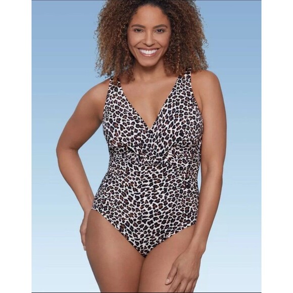 NWT Aqua Green UPF 50 V-Neck Ruched One Piece Swimsuit - Picture 1 of 3